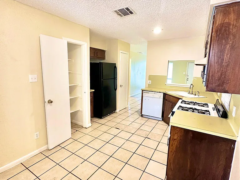 207 W William Cannon Dr #B — Photo 9