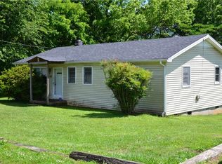 122 Satterfield Ln, Mount Airy, NC 27030