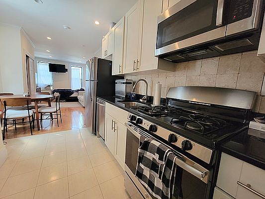 2nd image of 301 10th Ave #3Z