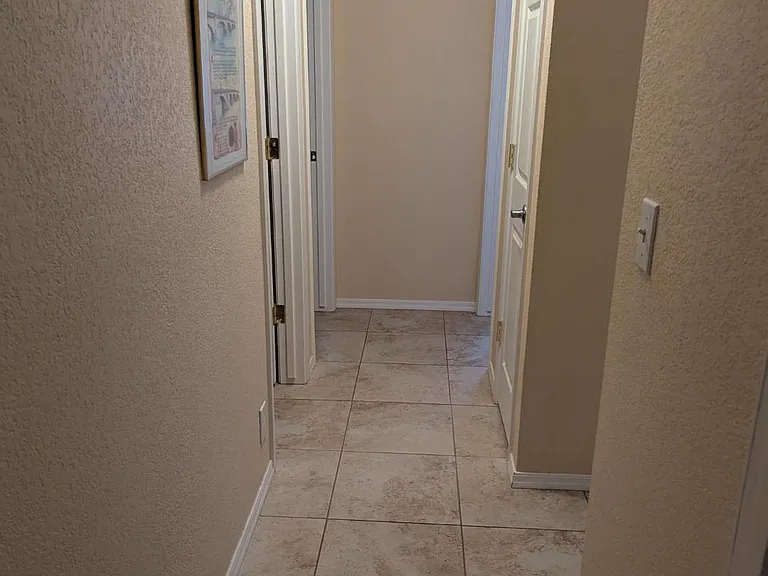 2081 Wallapai Dr — Photo 11