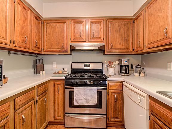 4th image of 216 McGuire Dr