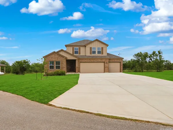132 RENO TRL, Floresville, TX 78114