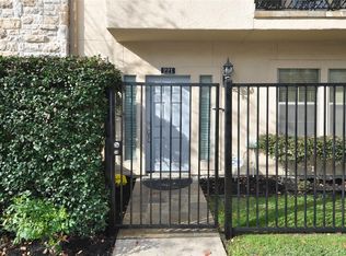221 Birdsall St, Houston, TX 77007
