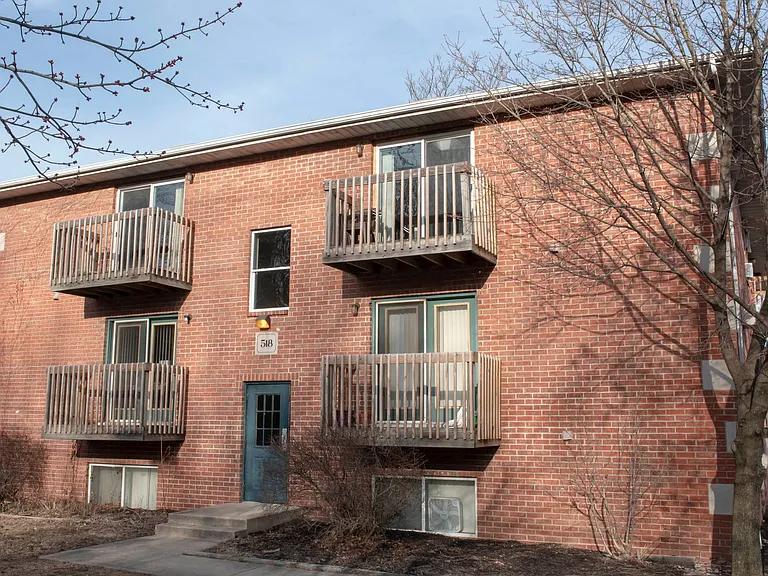 518 N River Rd — Photo 1