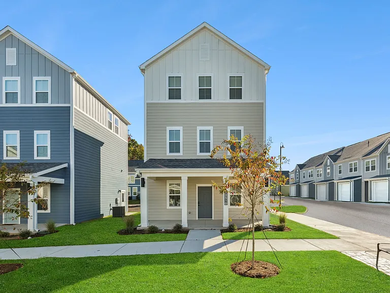 Hamlet Huntersville - Homes & Townhomes for Rent — Photo 3