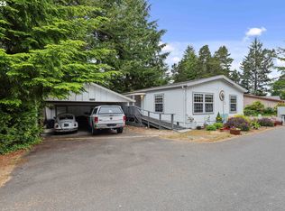 530 Village Pines Way, Coos Bay, OR 97420
