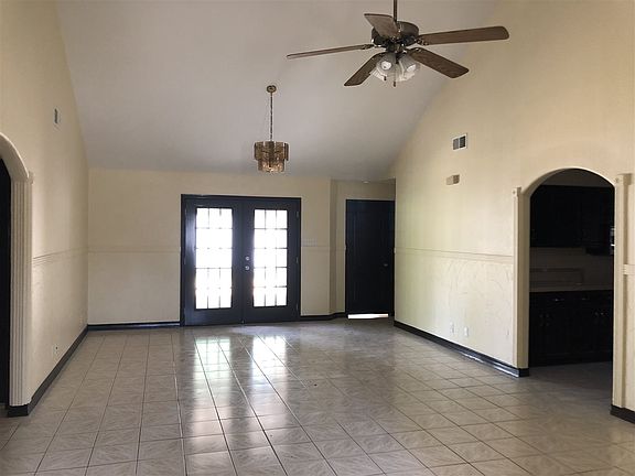 5th image of 406 Saint Thomas Dr