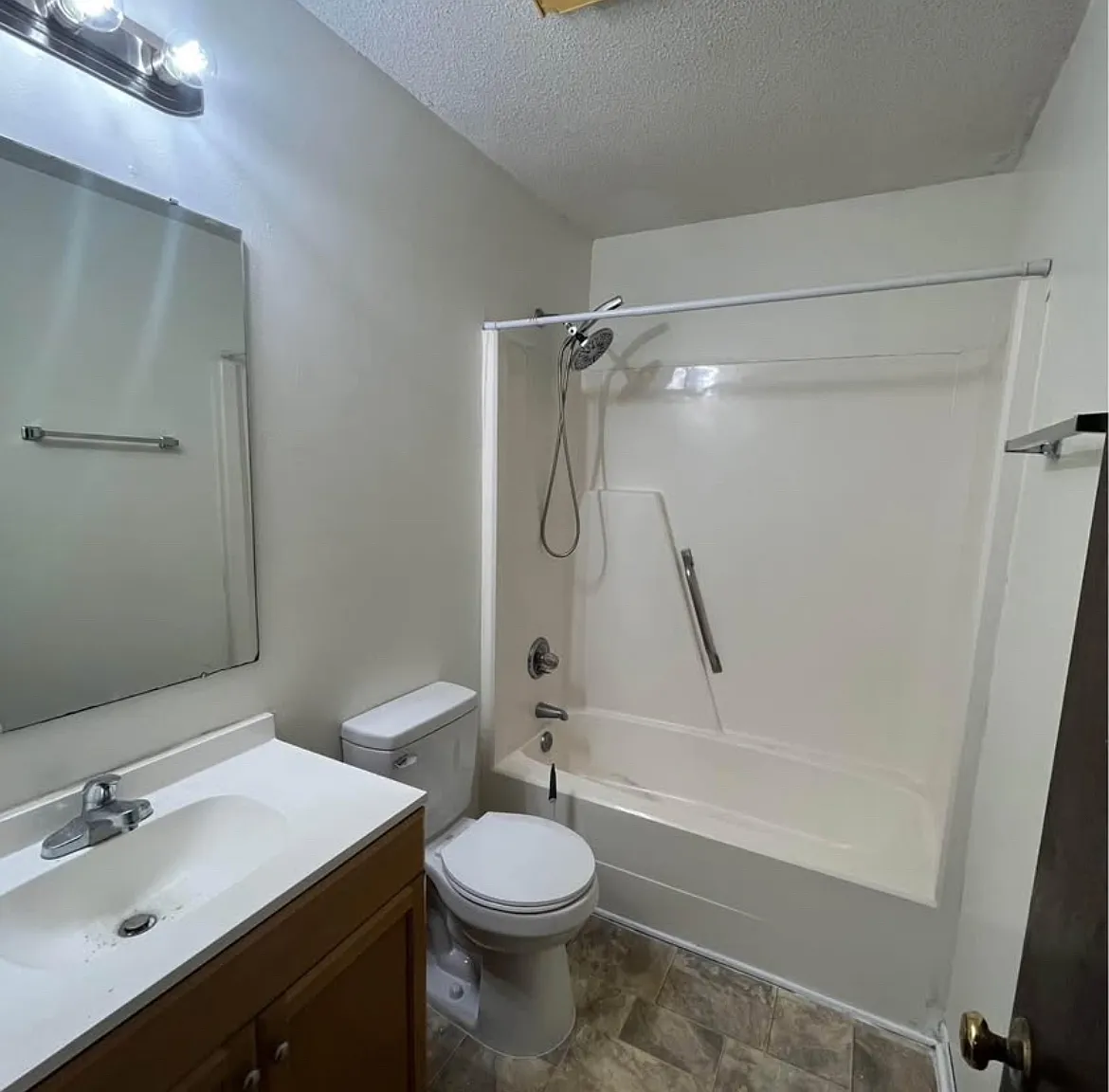 2 bed, 980 sqft, $1,200 — Photo 4