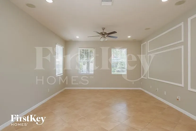 3 bed, 2.5 bath, 2004 sqft, $2,620 — Photo 3