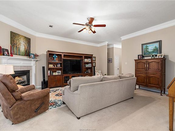 4th image of 1214 Norfolk Ct