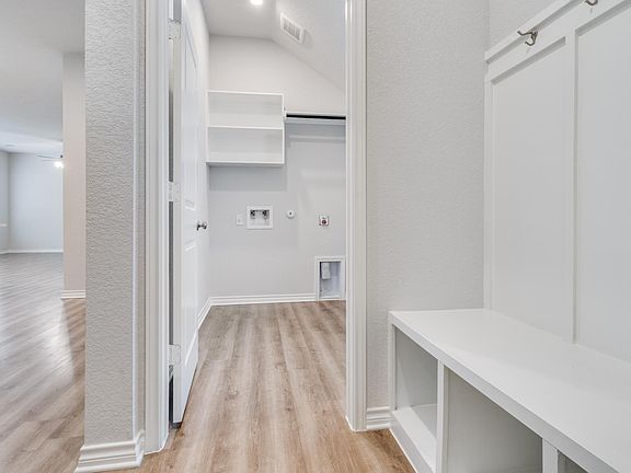 4th image of 453 Los Olives Ln