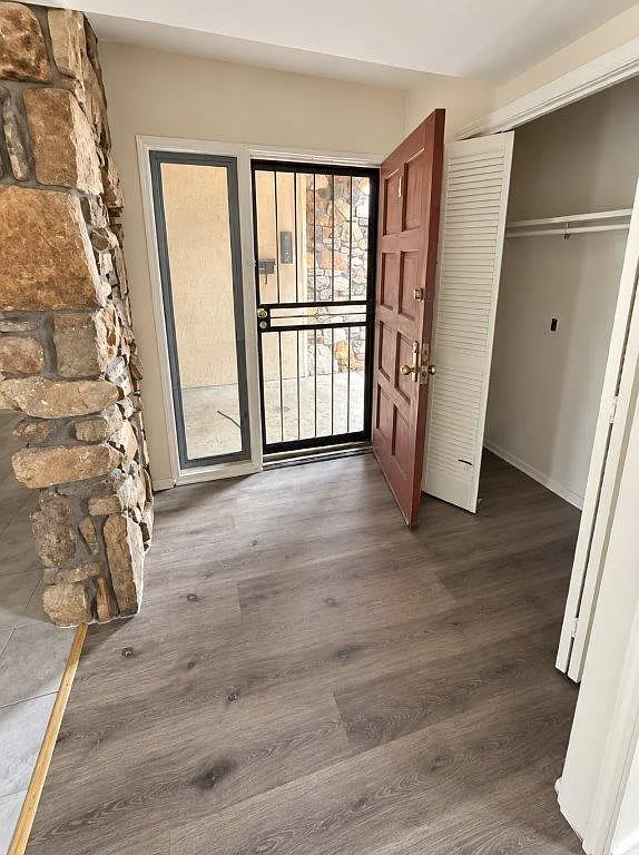 2 bed, 1.5 bath, 1873 sqft, $1,350 — Photo 4