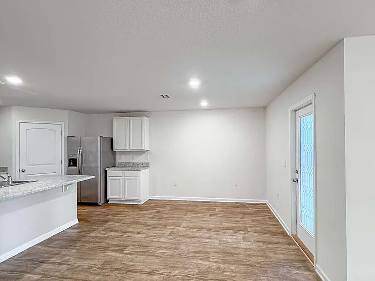7469 Steeplechase Blvd — Photo 10
