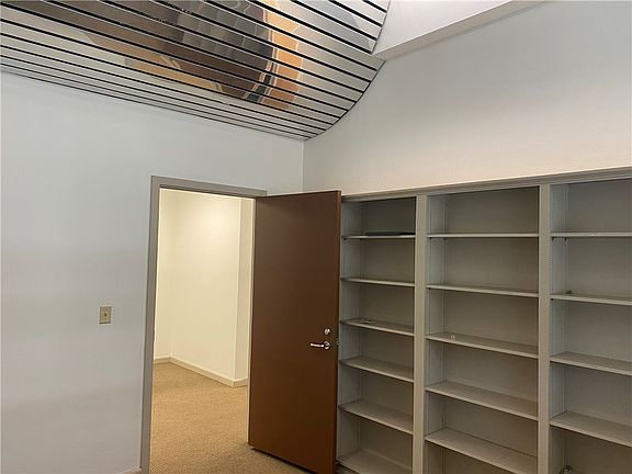 5th image of 921 N Chaparral St #100