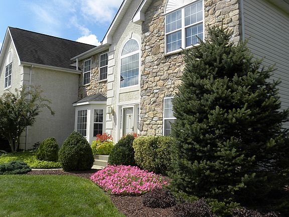 3rd image of 412 Hawks Nest Ct