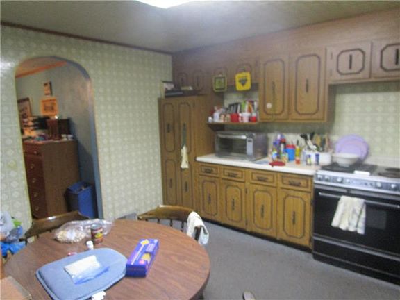 5th image of 159 Academy Ln