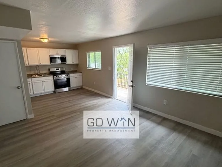 1537 W Pierce St — Photo 10