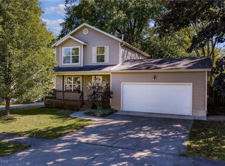 607 Treeside Dr, Akron, OH