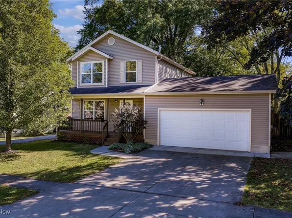 607 Treeside Dr, Akron, OH 44313