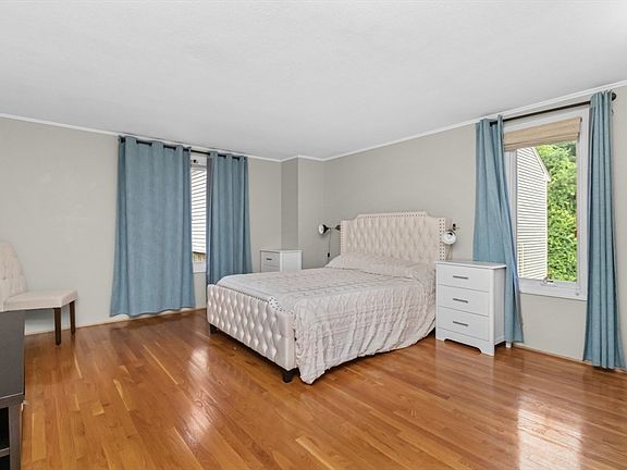 4th image of 46 Pinebrook Ln APT 3