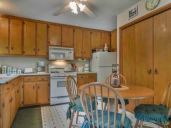 3rd image of 518 Club House Dr