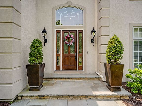 2nd image of 1180 Sir William Ln