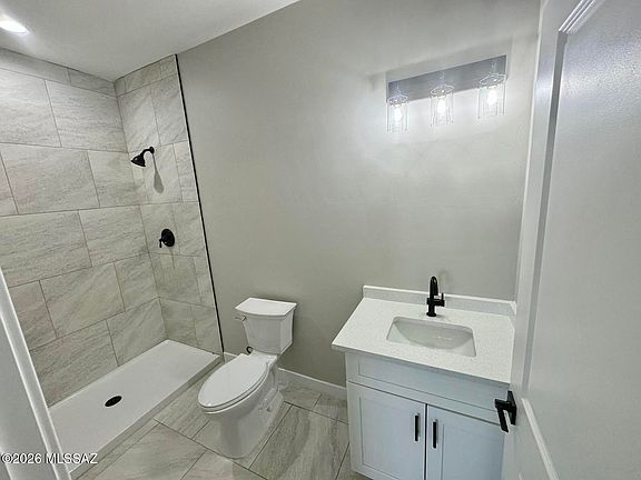 4th image of 427 Cancun Ct