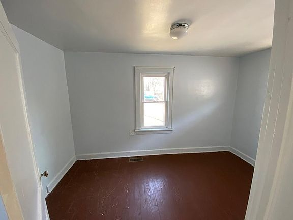 4th image of 845 S Tremont St #845
