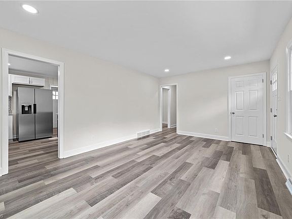 4th image of 2307 Chatham Dr