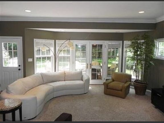 Gorgeous Den off kitchen