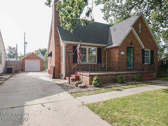 2nd image of 2219 W Koenig St