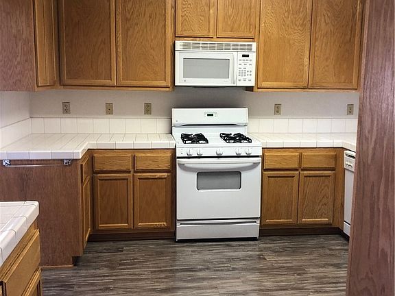 2nd image of 1355 Leslie Dr