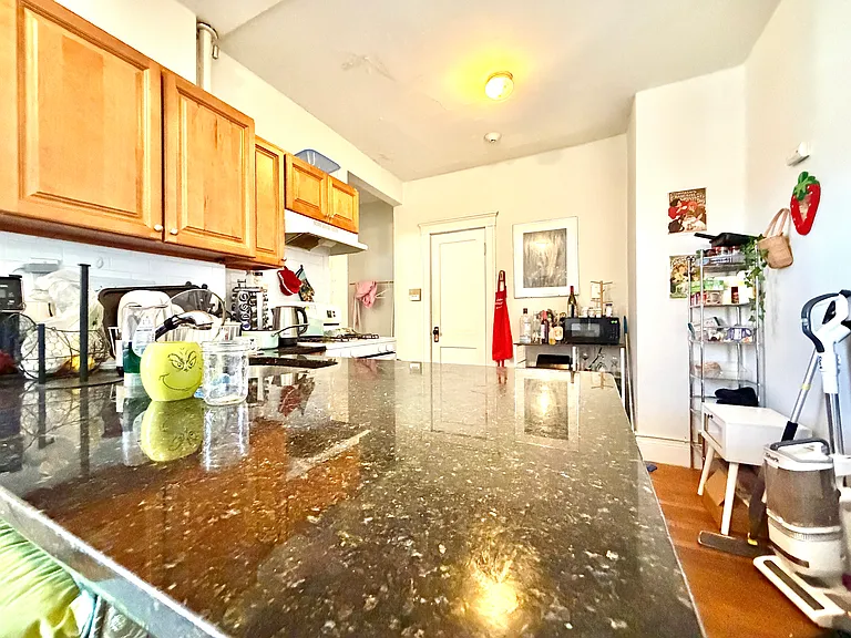 318 Summit Ave #9 — Photo 3