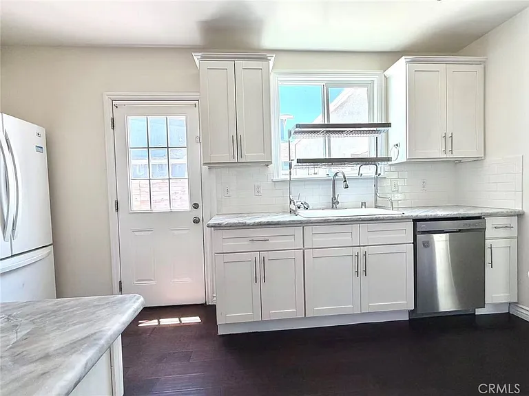 274 S Craig Ave — Photo 9