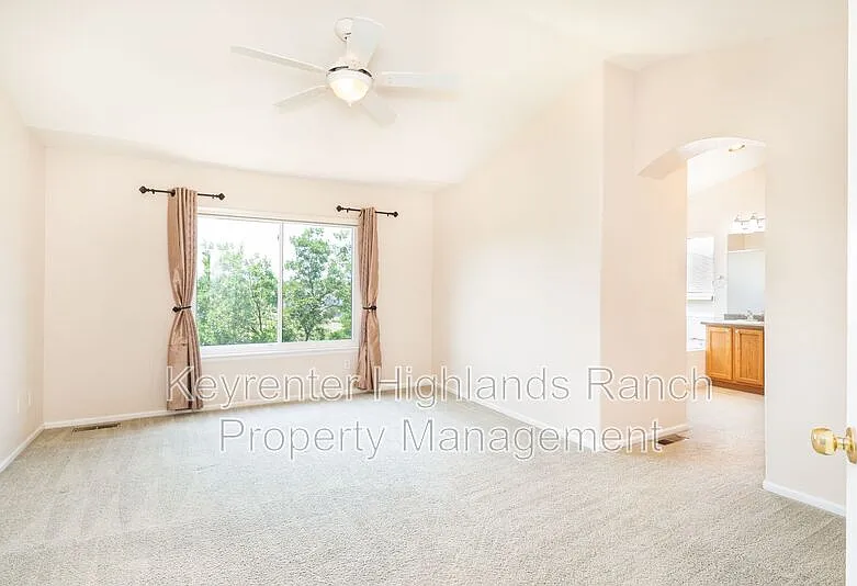 4 bed, 2.5 bath, 2833 sqft, $3,395 — Photo 2