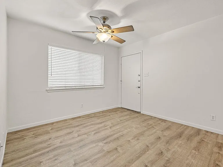 4306 Avenue A #105 — Photo 9