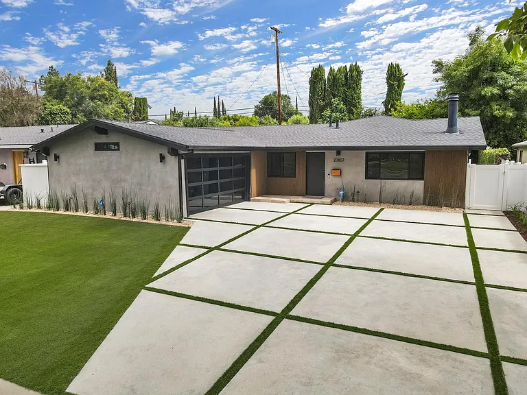 23807 Archwood St — Photo 7