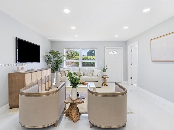 5th image of 1131 SW 30th St