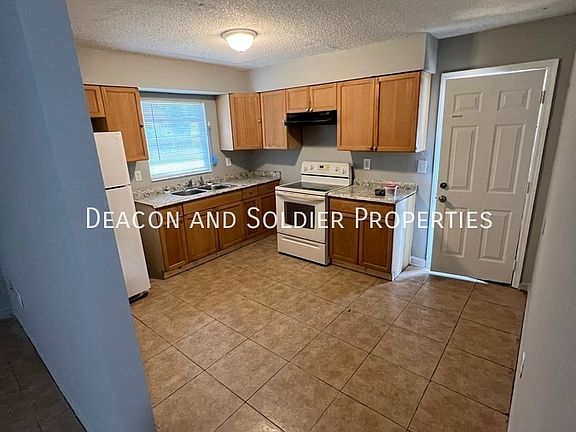 5th image of 1102 Birchwood Ct APT 2
