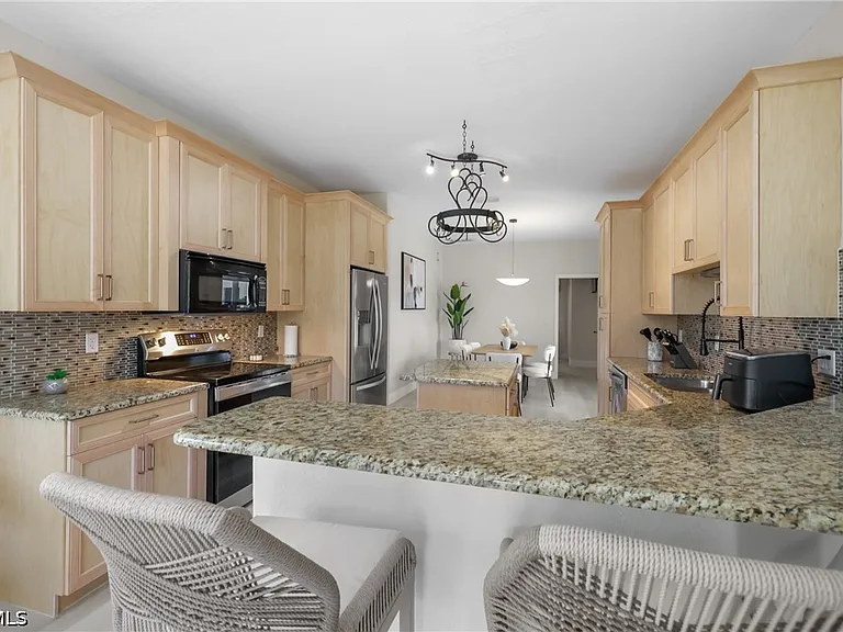 2250 SW 20th Ave — Photo 15