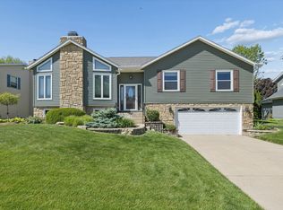 3110 Hartford Dr, Bettendorf, IA 52722