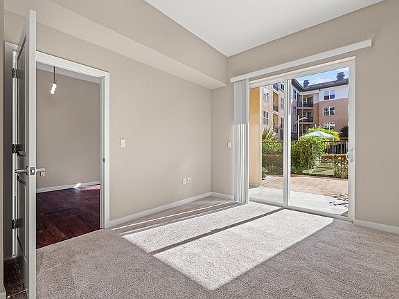 5th image of 1 Plaza View Ln #405