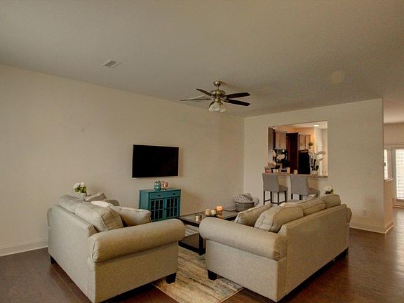 3rd image of 102 Harvest Oaks Ln #78