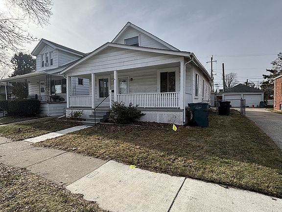 2nd image of 1520 Fort Park Blvd