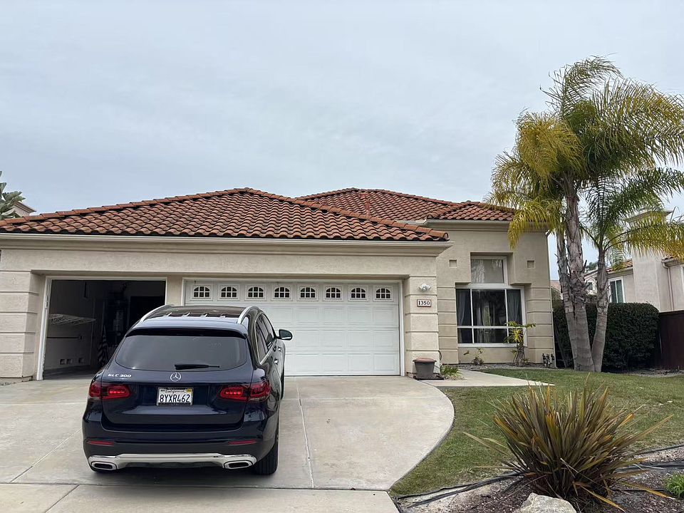 3 car garage and driveway