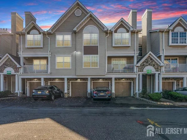 21 Newburgh Dr, Edison, NJ 08820