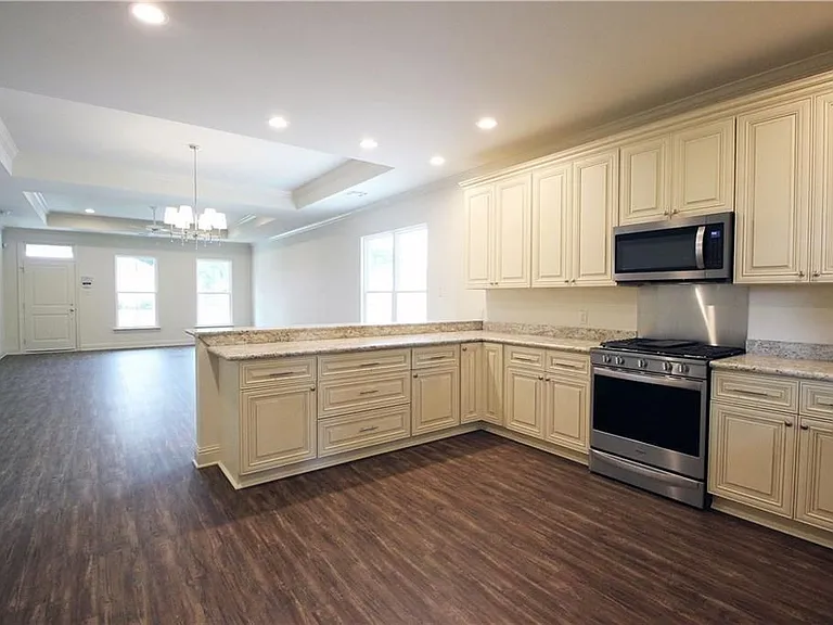 4517 Chalfant Dr — Photo 4