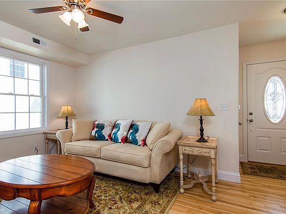5th image of 52 Andover St #52