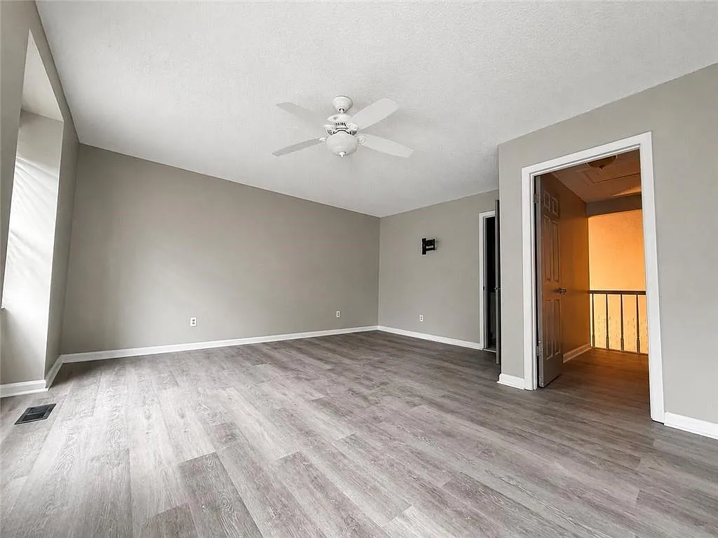 2 bed, 2.0 bath, 1319 sqft, $2,000 — Photo 4