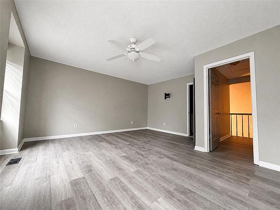 4th image of 5031 Bell Dr SE